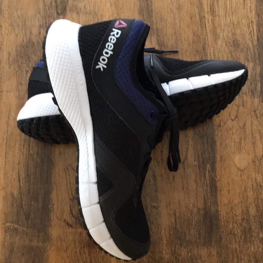 NWOT blk Memory Tech Massage Reeboks